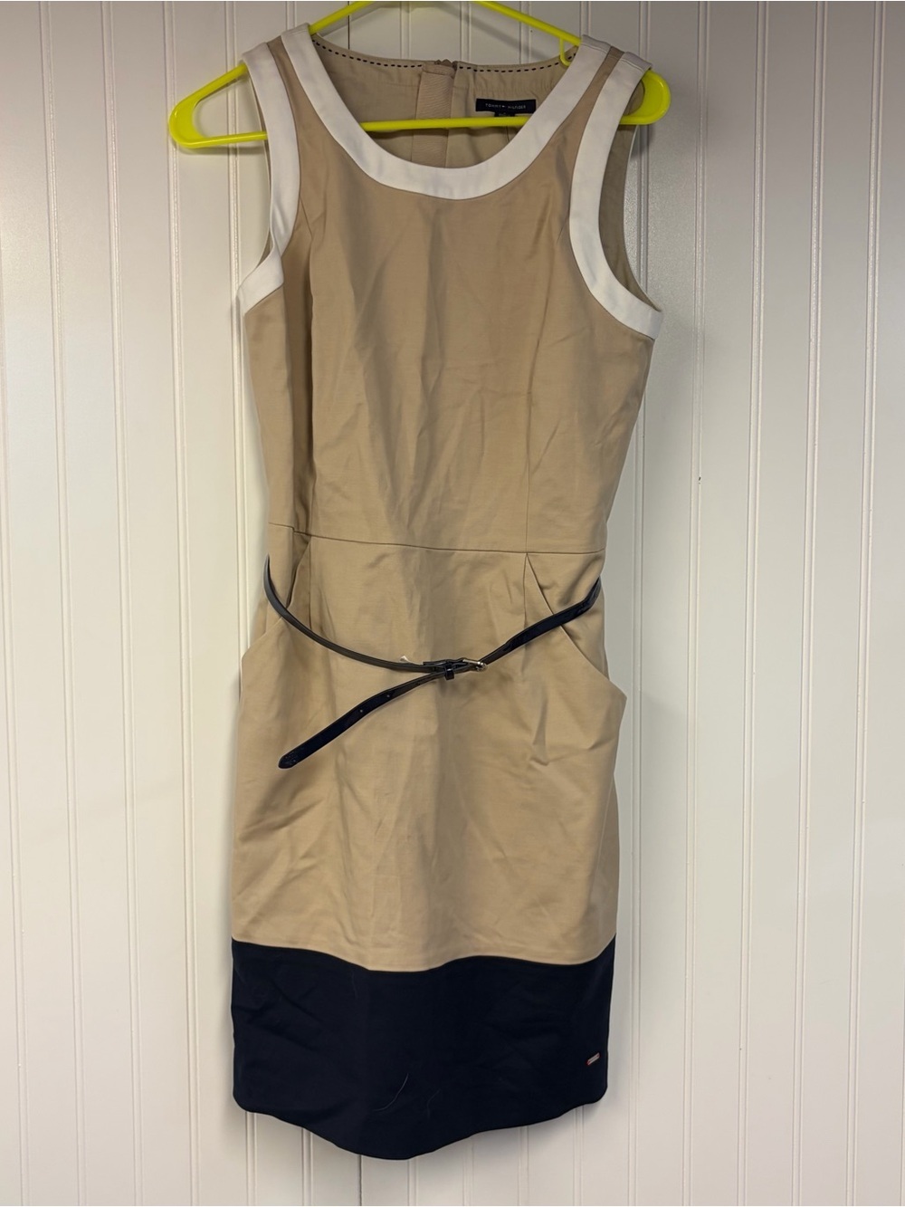 Tommy HilfigerSleeveless Colorblock Beige and Navy Sheath Dress White Trim 6